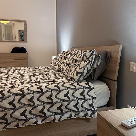 Modern Cenisio Apartment - Self Check-In & Parking Milan Exterior photo