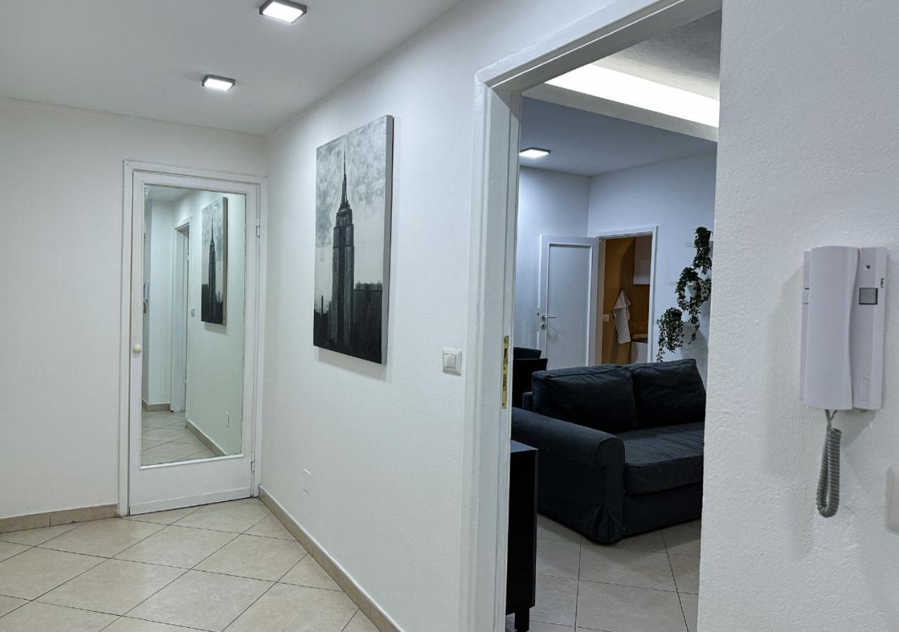 Modern Cenisio Apartment - Self Check-In & Parking Milan Exterior photo